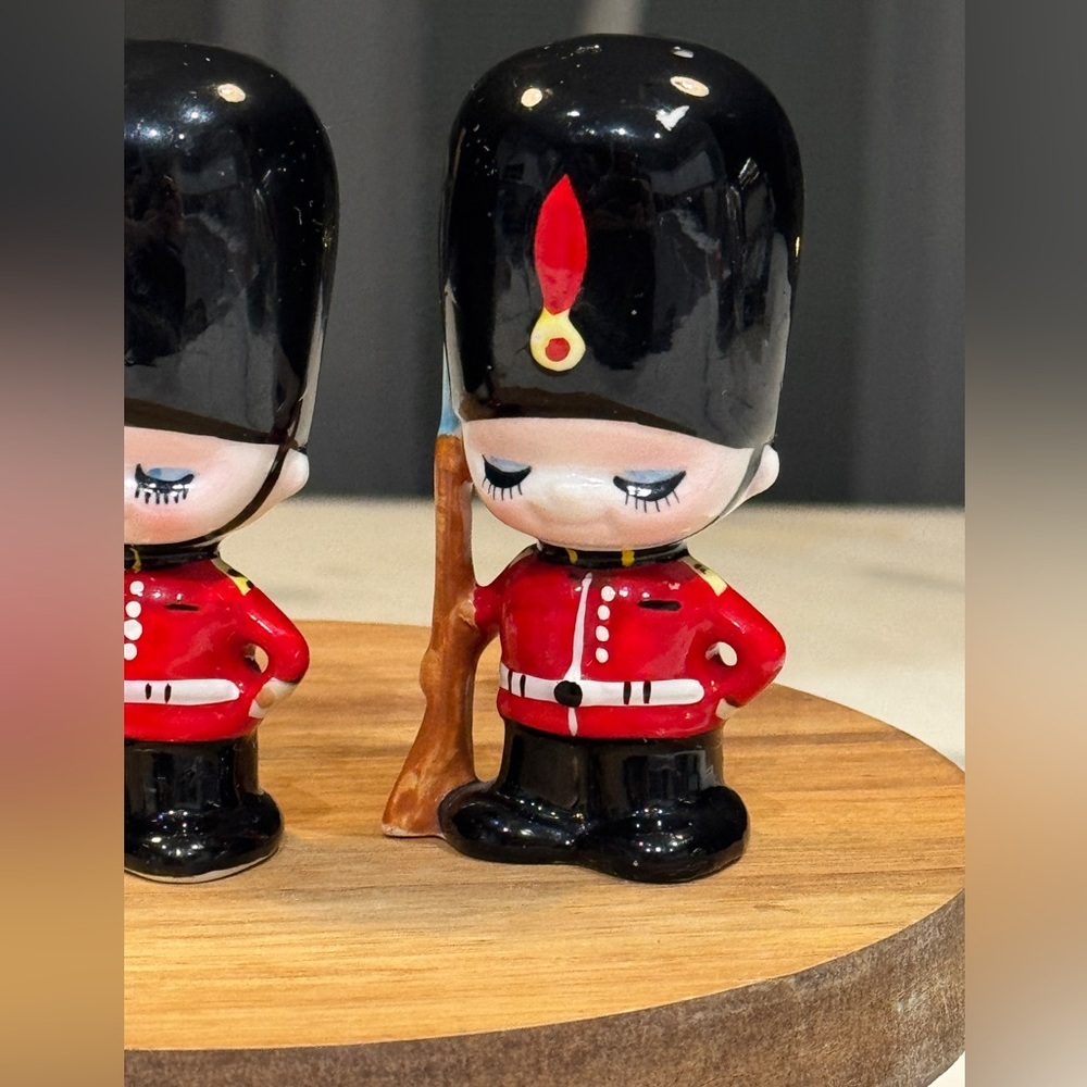 Vintage NC Cameron & Sons London British Beefeater salt and pepper 60’ - Picture 7 of 10
